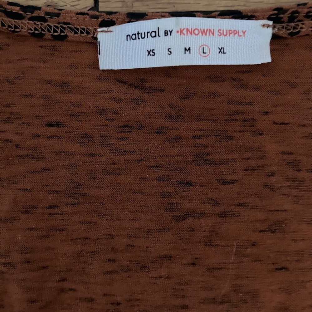 ππ€πLeopard Surplice Topππ€π - Picture 7 of 11